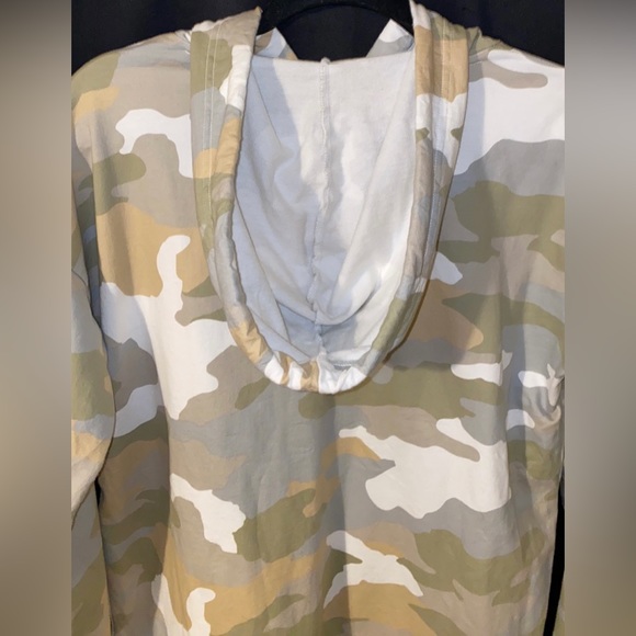 aerie Oversized Hoodie with High Side Slits in Sun Washed Desert Camo size XS - Picture 12 of 16